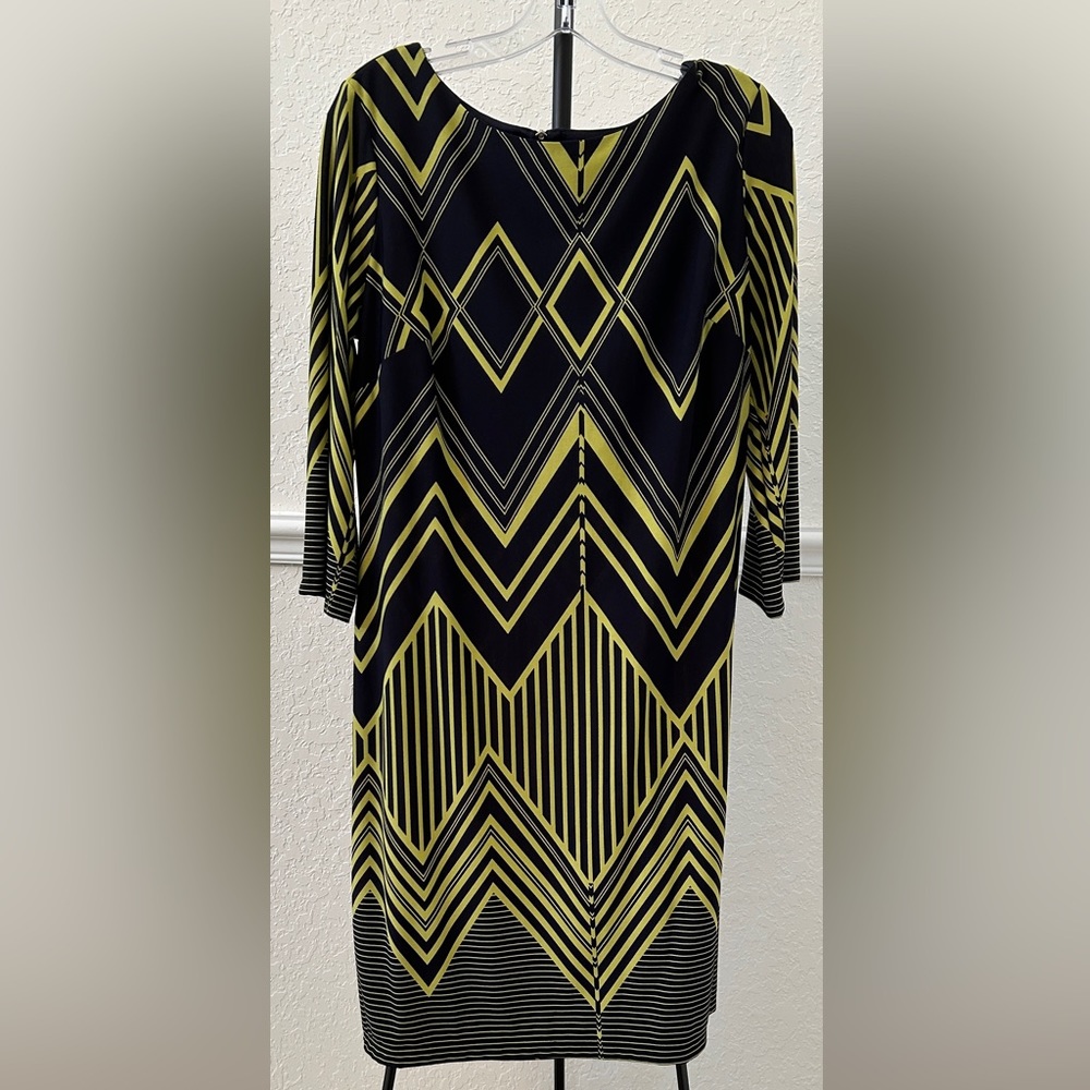 Enfocus studio dress, Multi colored green/blue dress
Zippered back
Size 14